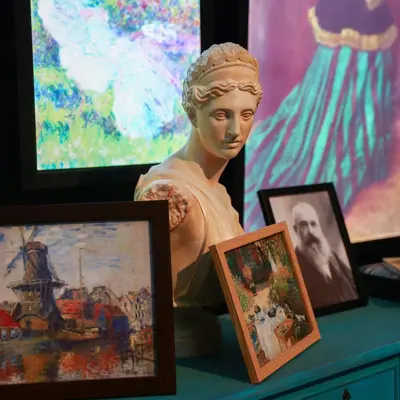 trien-lam-mo-phong-tac-pham-cua-danh-hoa-van-gogh-monet